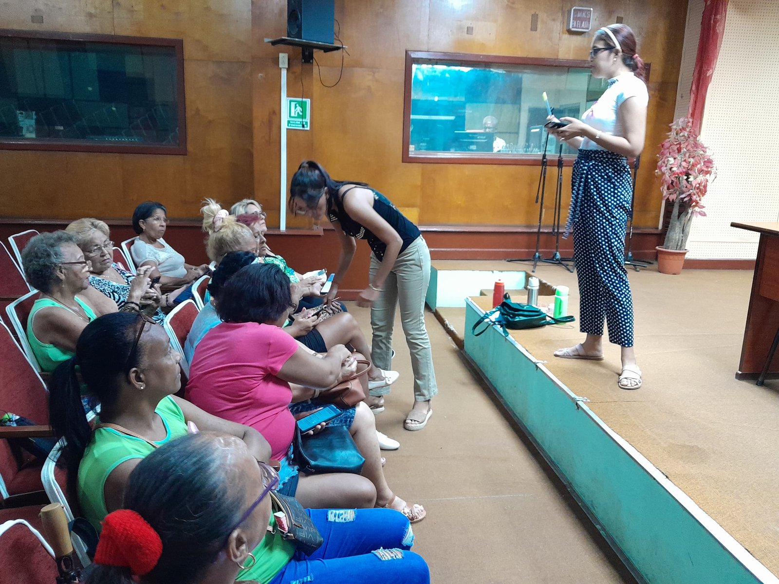 Mujeres participan en un encuentro de acompañamiento de Monarcas